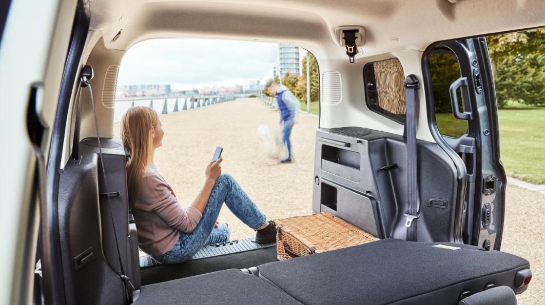 FORD TOURNEO COURIER